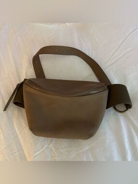 Universal Thread Brown Belt Bag & Fanny Pack with Gold Hardware and Zipper